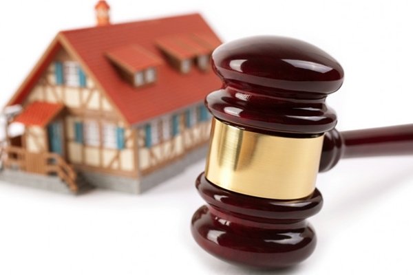 What precedents are applied in resolving land donation contract disputes?