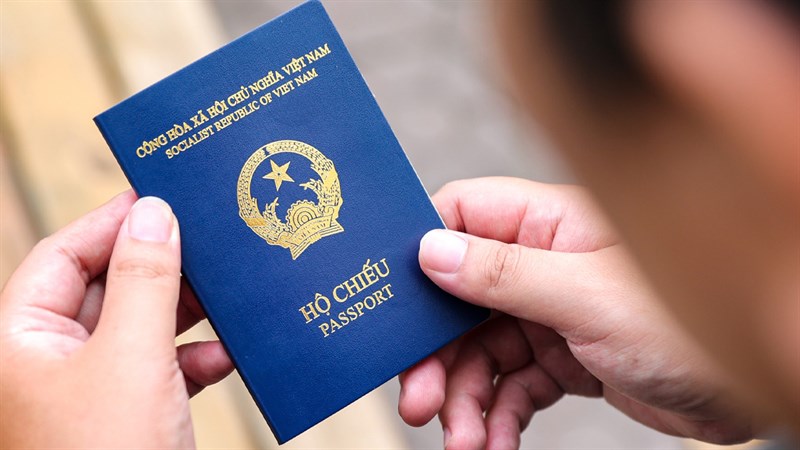 Làm hộ chiếu ở tỉnh khác tỉnh thường trú được không? Cần giấy tờ gì?