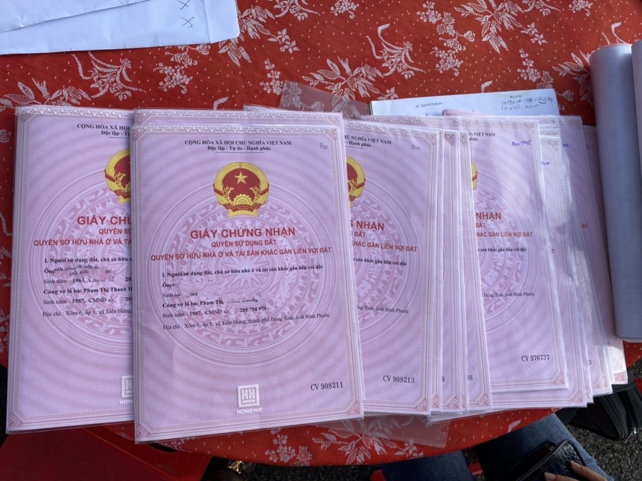 Đất có trước khi lấy chồng, một mình ký bán được không?