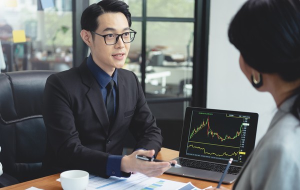 For foreign investors conducting merger and acquisition transactions at enterprises that do not have foreign direct investment capital, which account should the transfer?