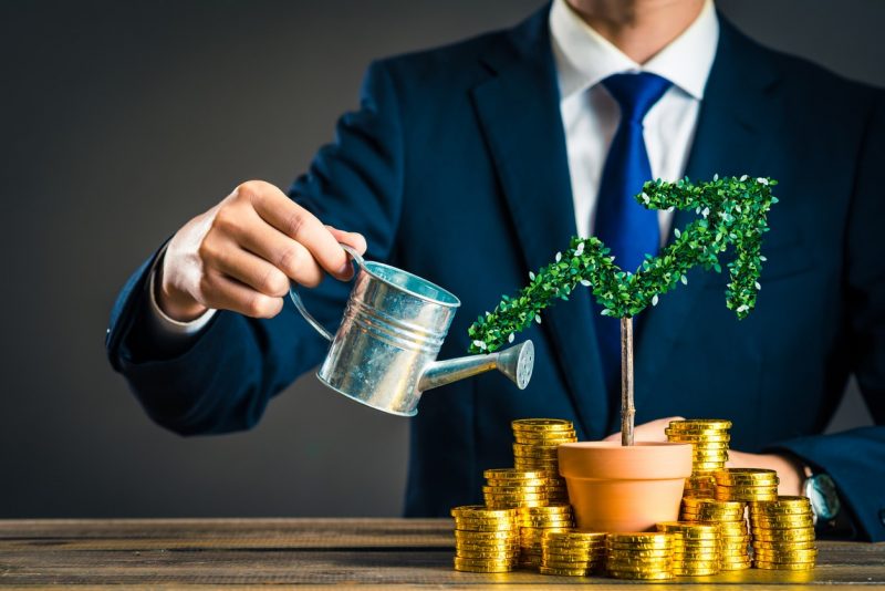 Do foreign investors have to use their investment capital account to directly pay for the cost of using the company registration service before being granted an IRC?