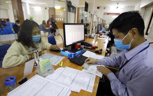 Is there a penalty for late payment of labor accidents and occupational diseases?