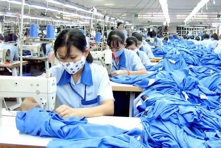 Issuing work permits when foreign workers work in industrial parks