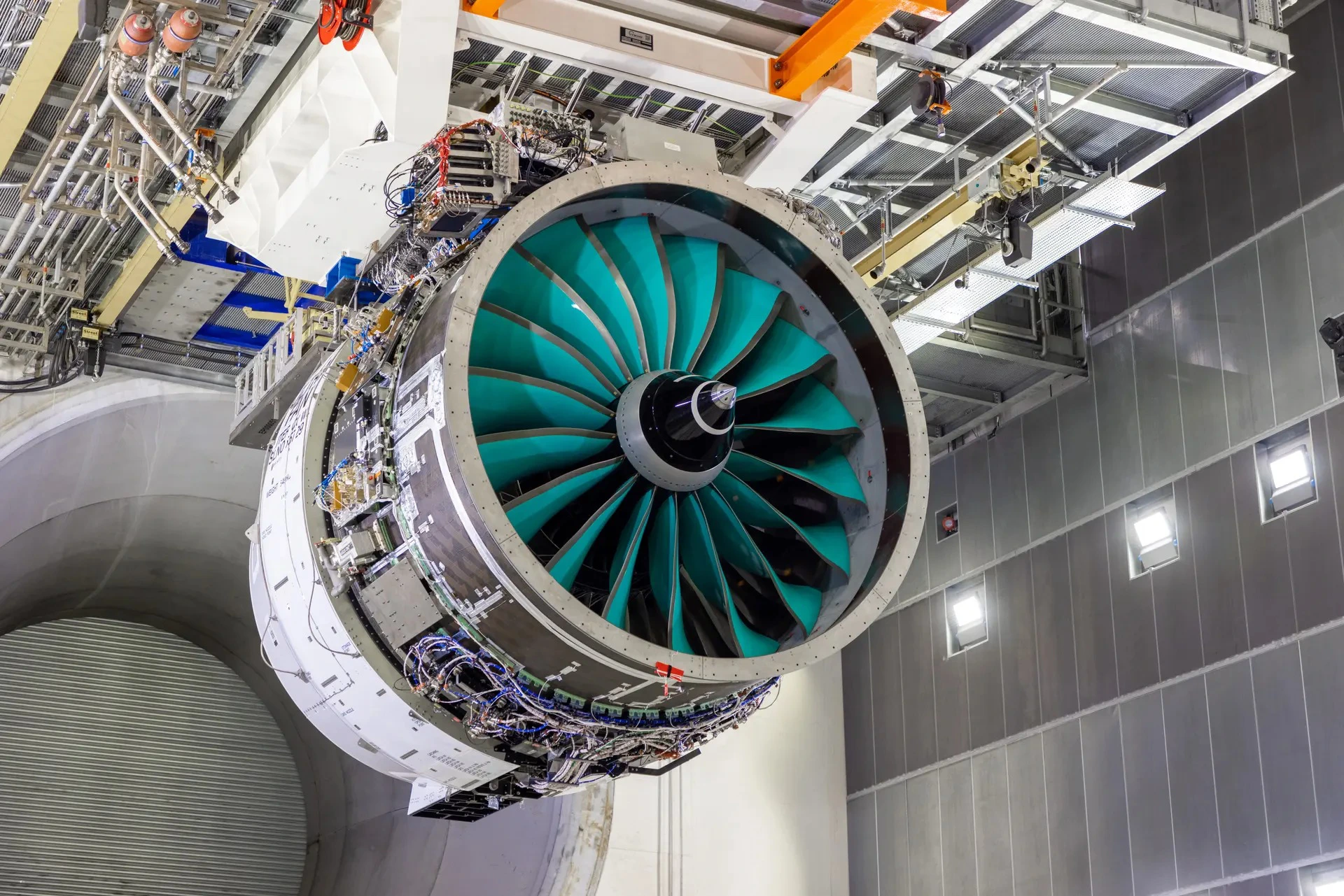 What is an aircraft engine? Who has the authority to decide to buy aircraft engines using state budget capital?