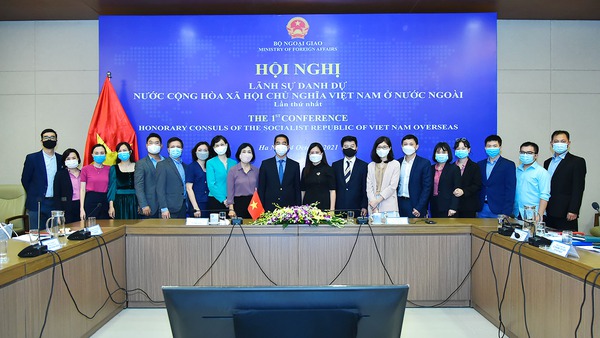 Người muốn trở thành viên chức Lãnh sự danh dự nước ngoài tại Việt Nam có bắt buộc phải có quốc tịch Việt Nam không?