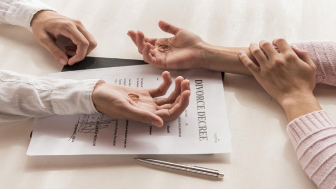 Should I choose a full divorce consulting service?