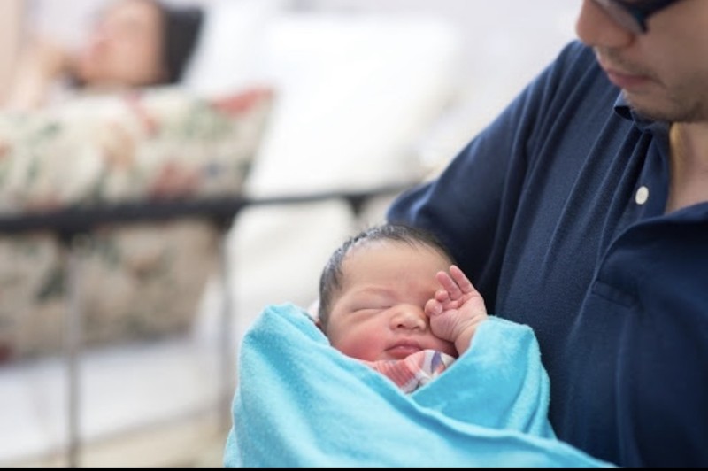 How many days can female workers take leave for prenatal check-ups?