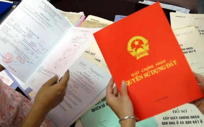 Can a new red book be issued when registering a land change?