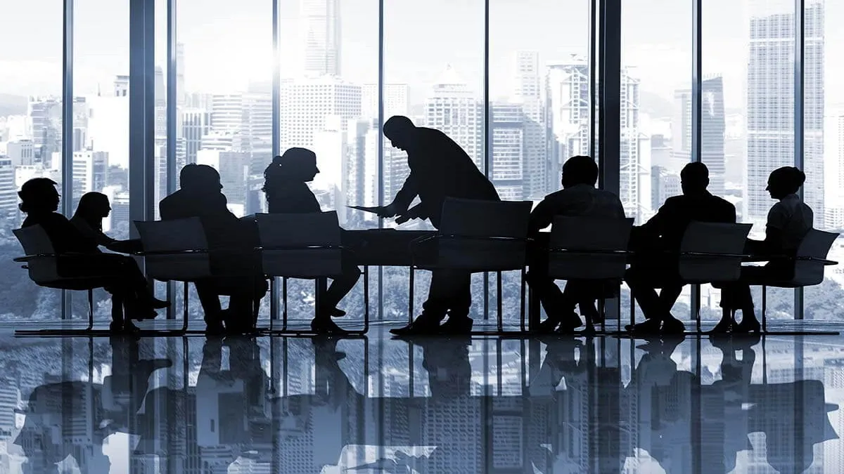 When a joint stock company meets the Board of Directors, how many days must a notice of meeting invitation be sent to the members?
